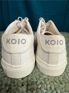 KOIO pure WHITE Canvas Sneakers with Gray Logo